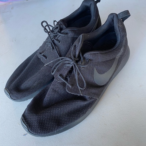 Nike Roshe - all black -men’s size 13 - Picture 1 of 10
